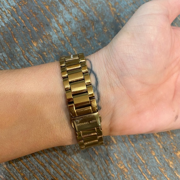 Michael Kors Watch - Picture 4 of 7